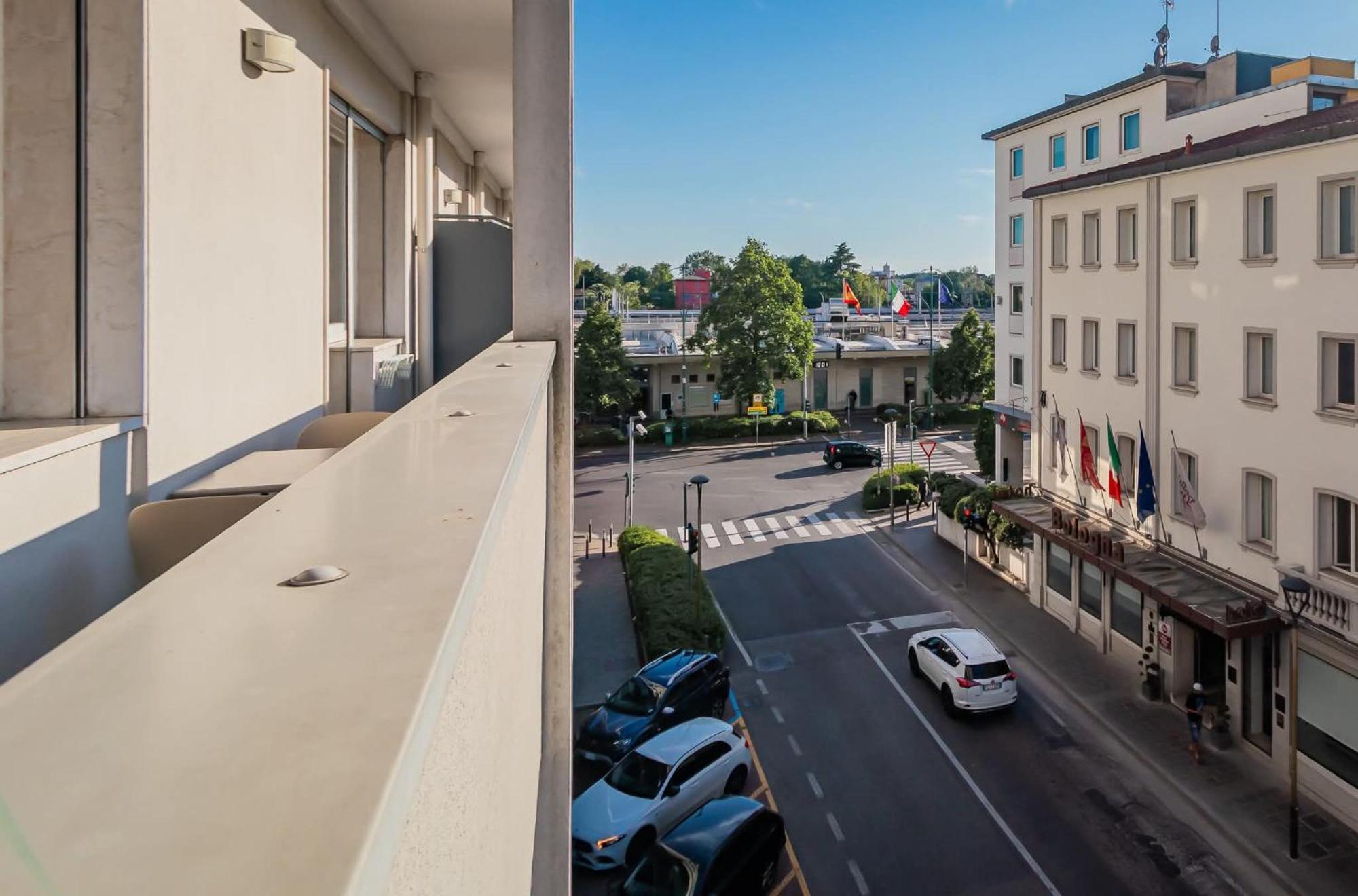 Suites Train Station Mestre Exterior photo
